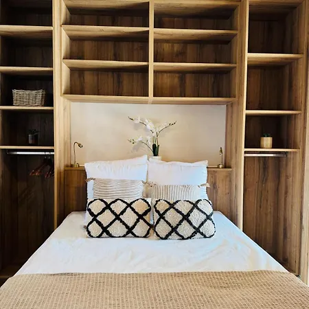 Nyaraló Le Domaine D Isa Maison Elor *